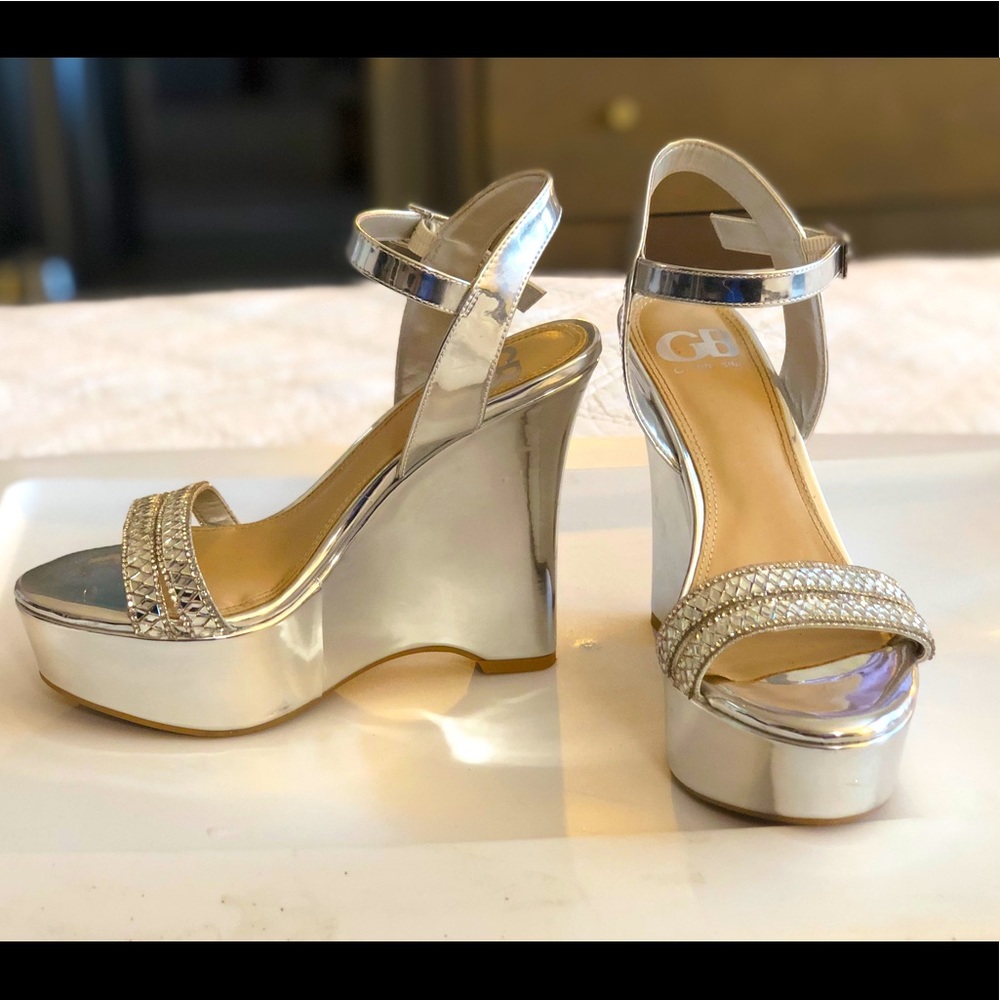 Gianni Bini Silver Platform Wedge - Size 6.5